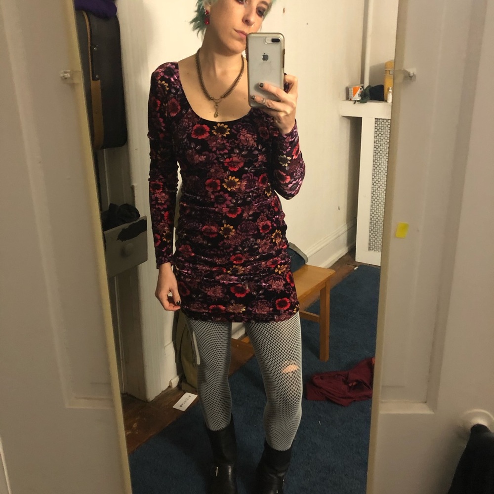 Candies purple floral velour body con mini dress w scoop neck size small